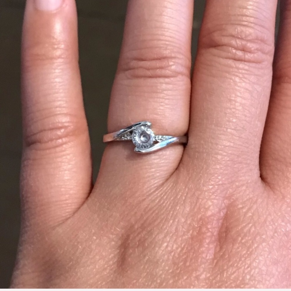 NEW | elegant crystal ring - Picture 2 of 2